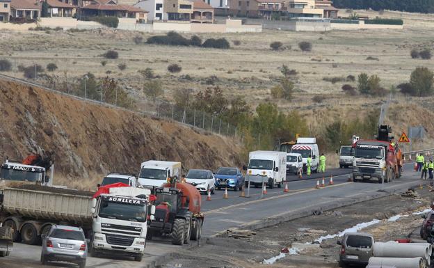 Los desvíos por las obras de la la SG-20 ralentizan el tráfico en el tramo oeste y causan retenciones