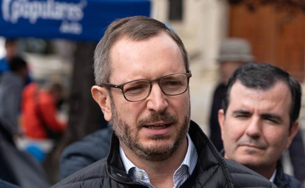 Maroto acusa a Pedro Sánchez de ser «un peligro público» para el medio rural