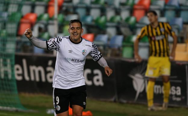 El Salamanca CF UDS golea 'sin' primer técnico al Barakaldo CF (3-0)