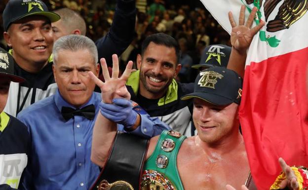 Canelo Álvarez hace historia como campeón del mundo en cuatro categorías