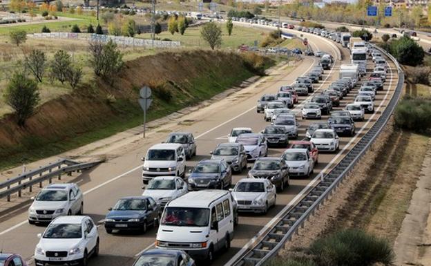 109 kilómetros de retenciones en Castilla y León por el regreso del puente de Todos los Santos