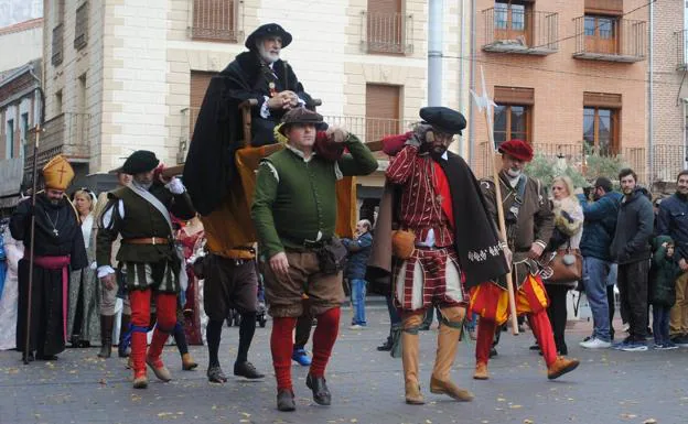 Medina del Campo recuerda con un desfile el paso de Carlos V en 1556