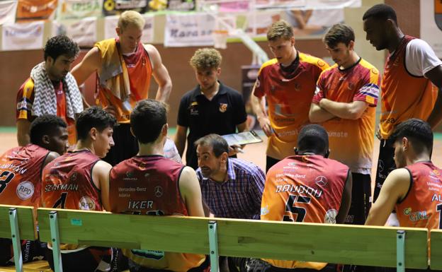 El invicto Aquimisa Carbajosa defiende su liderato ante el Caja Rural de Zamora