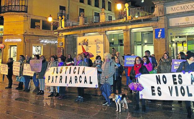 Feministas contra los «violadores» de Manresa