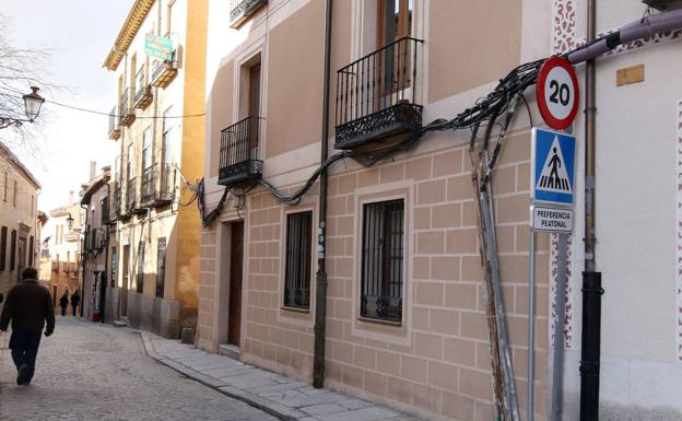 Luquero confía en tener ayuda de la Junta para retirar el cableado aéreo en el casco histórico