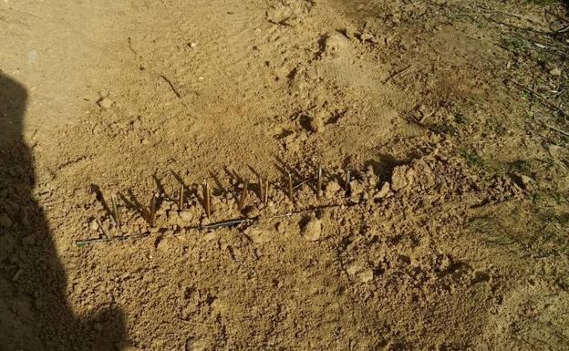La colocación de trampas para bicicletas en Simancas reabre el enfrentamiento entre ciclistas y cazadores