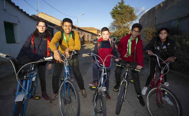 Alumnos del instituto La Merced descubren en Villanueva de los Caballeros los oficios del medio rural