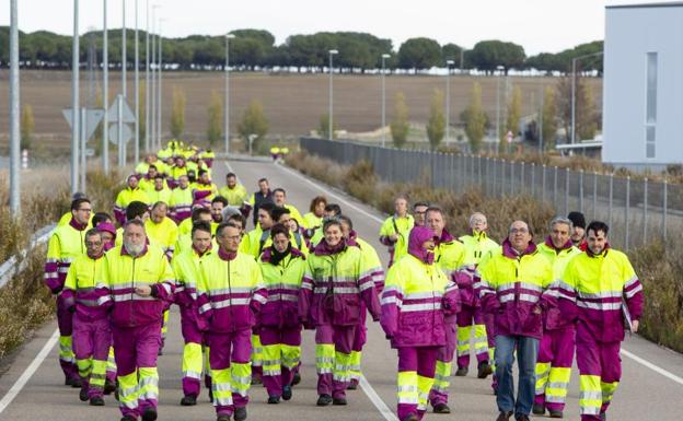 Los operarios de Renfe en Valladolid protestan por las condiciones de trabajo en el nuevo taller de San Isidro