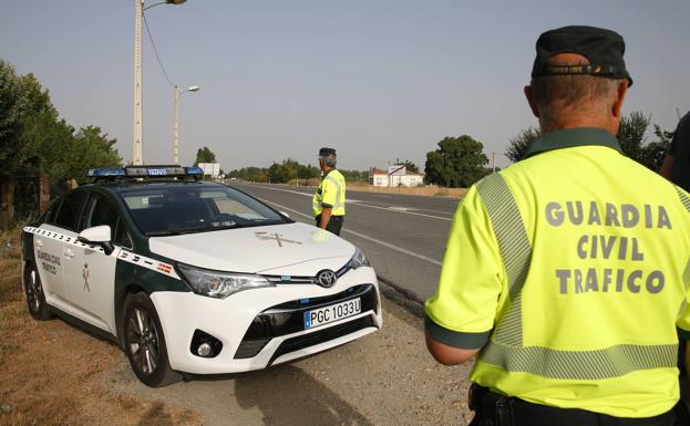 Investigado un vecino de Olmedo por conducir sin carné mientras insultaba a la Guardia Civil en un vídeo