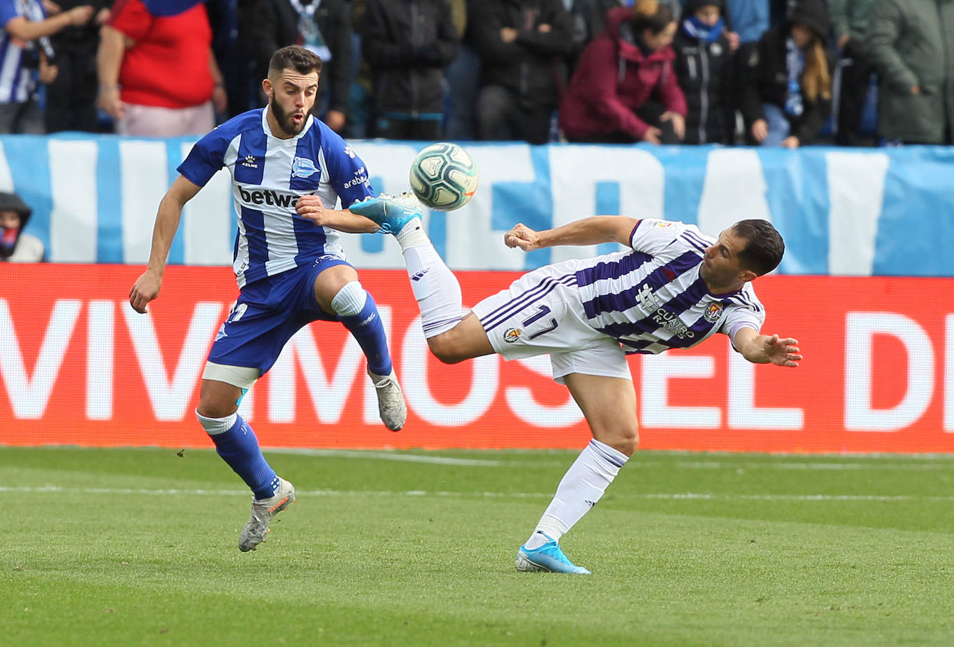 El Real Valladolid recibe un serio correctivo frente al Alavés (3-0) 2/2