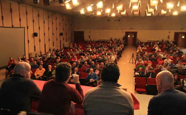 Los socios de la Gimnástica votan a favor de la conversión en Sociedad Anónima Deportiva