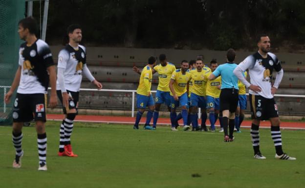 Unionistas se vuelve a pegar un tiro en el pie y cae ante el Real Unión (0-2)