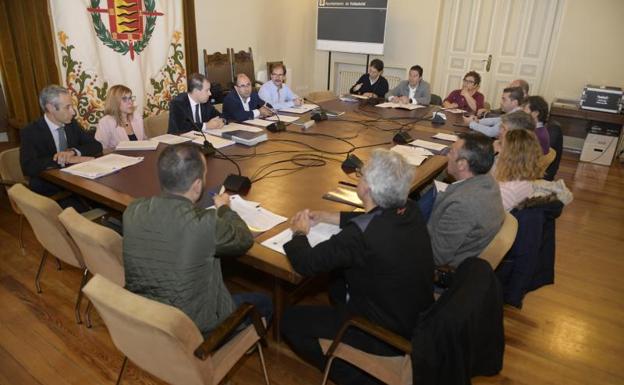 Los municipios del alfoz mantienen la recuperación de la prestación conjunta del taxi metropolitano para mediados del 2020