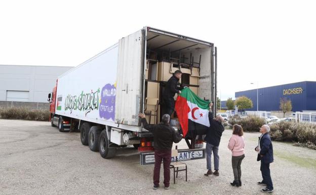 Sale desde Valladolid una caravana con 400 pupitres y sillas para los campamentos de refugiados del Sáhara