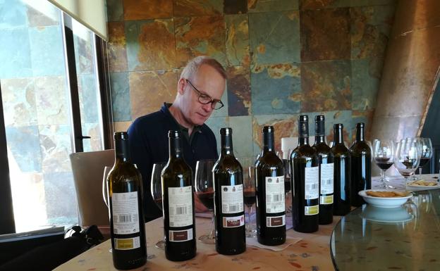 Tim Atkin MW alaba la calidad y continua evolución de los vinos de Ribera del Duero