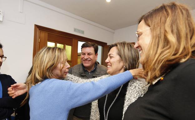 Las sedes de PP, PSOE y Vox se llenan de esperanza, y la de Cs, de tristeza en Palencia