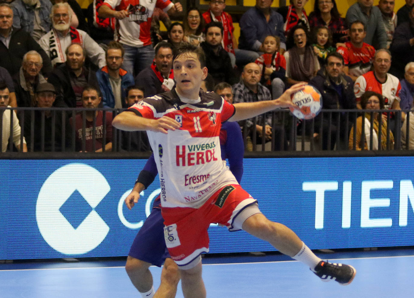 Derrota del Balonmano Nava ante FC Barcelona (24-39)