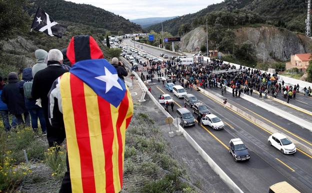 El paso natural a Francia por Irún evita problemas a la mayoría de los transportistas leoneses