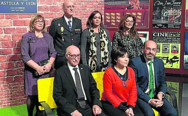 La ONCE reconoce la labor del psiquiatra Blas Bombín y de los estudiantes de Asalvo