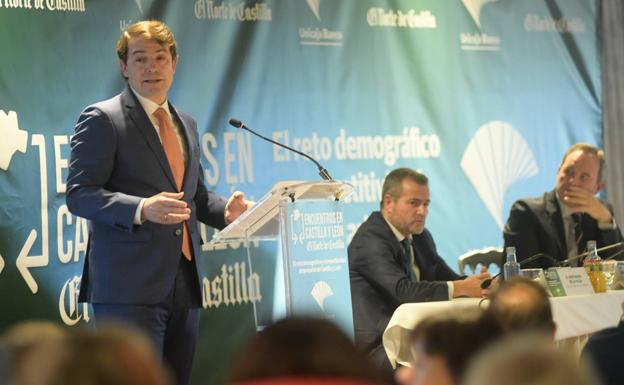 Mañueco pide a Sánchez que «mueva ficha» hacia el PP por el país y la economía