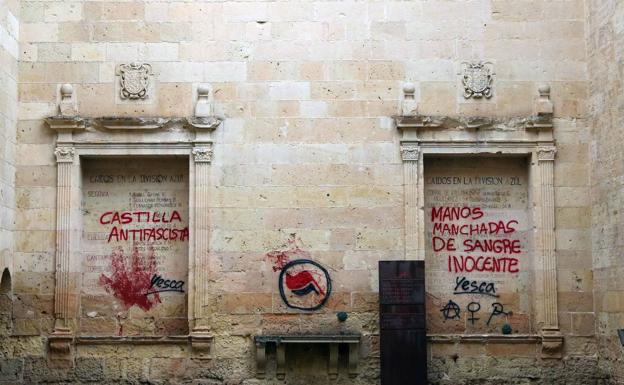 El Ayuntamiento de Segovia estudia llevar a la Fiscalía las pintadas antifascistas en las ruinas de San Agustín