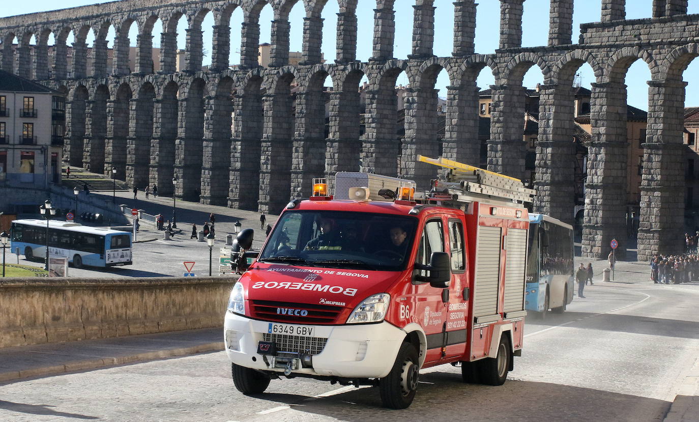 Salen por su propio pie tras el incendio que destruyó su chalé adosado en Grajera