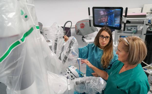 Medicina difunde y promueve el uso de robots en los quirófanos