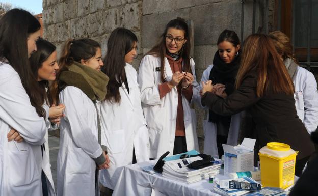 Mesas informativas y controles de glucemia para concienciar sobre la diabetes en Valladolid