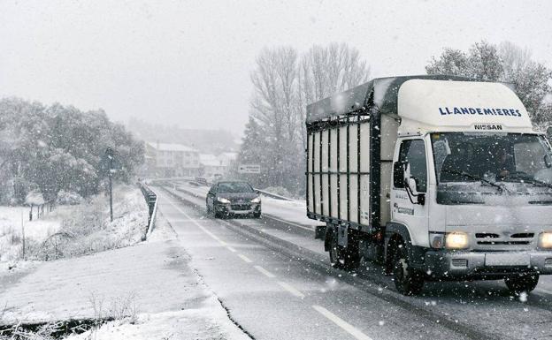 Todos los vehículos pueden circular ya con precaución por la AP-66 entre León y Asturias