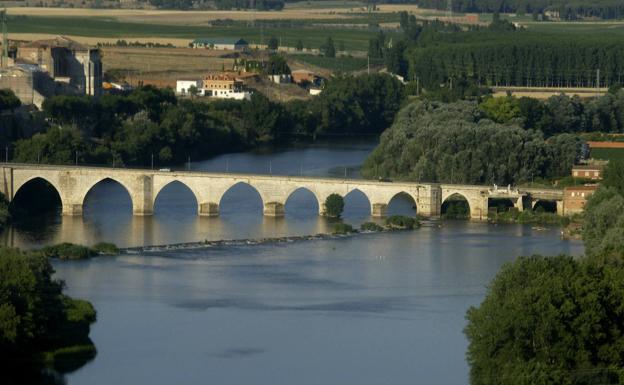 Fomento declara la emergencia de las obras para reparar el puente medieval de Tordesillas