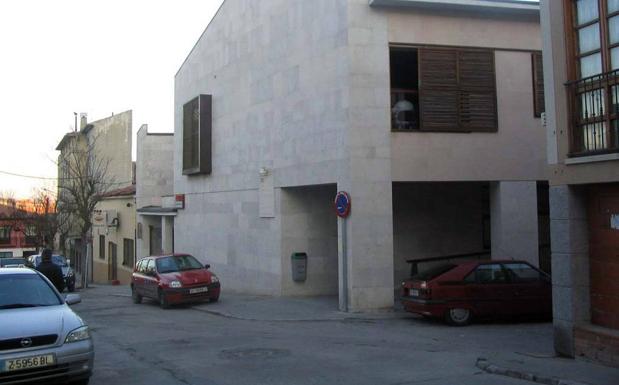 Dos mujeres heridas, una al chocar su coche contra un árbol en San Rafael y otra al ser atropellada en Cuéllar