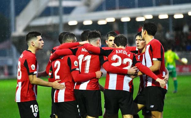 Unionistas cambia de cara pero no su suerte y sale goleado de Lezama ante el líder (4-1)