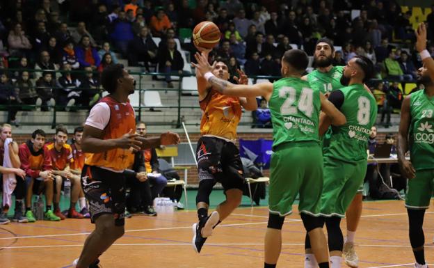 El Aquimisa Carbajosa sigue intratable con otra remontada tras el descanso (75-59)