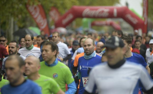 Cientos de personas participan en la Carrera de Empresas