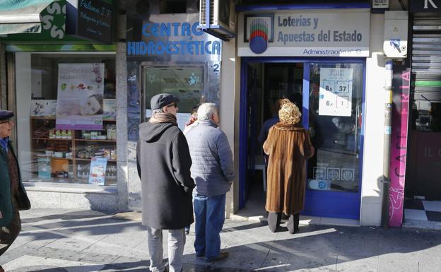 Los salmantinos, los que menos gastan en la Lotería de Navidad de la región