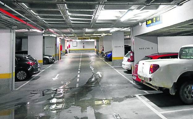 Comerzio José Zorrilla da por «perdida la batalla» de aparcar en el antiguo Regimiento