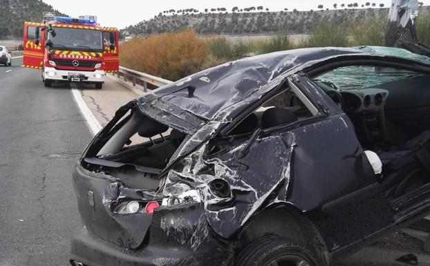 Herido grave el conductor de un coche tras colisionar contra una grúa en la A-11 en La Cistérniga