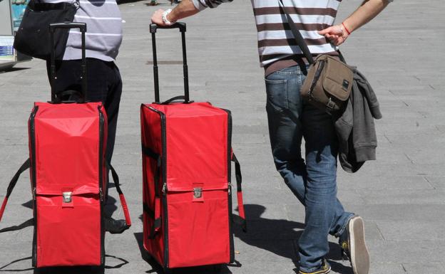 Seis apartamentos turísticos se enfrentan a multas de hasta 10.400 euros por no comunicar datos de sus clientes