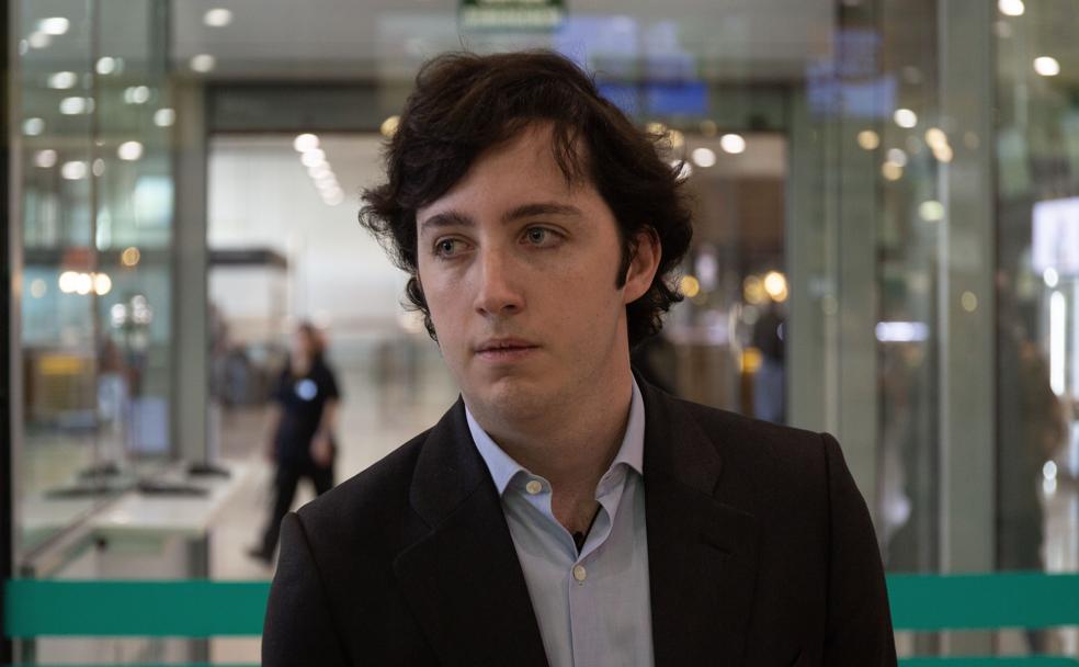 El Pequeño Nicolás la arma