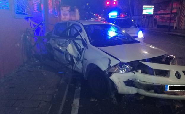 Destroza con el coche una barandilla del Paseo Juan Carlos I de Valladolid