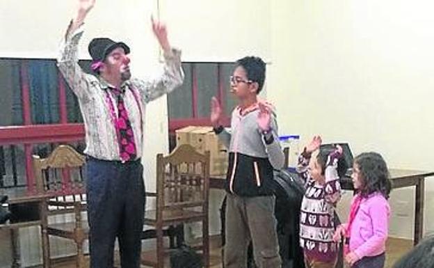 Castromonte finaliza sus fiestas con payasos y humor