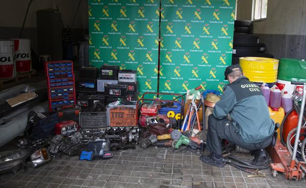 La Guardia Civil atribuye 66 robos en diez meses a la 'banda del gasoil'