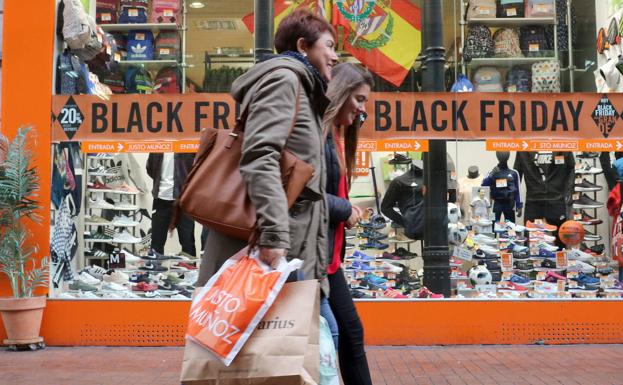 Los comercios de Valladolid celebran este fin de semana el 'Black Friday' con descuentos de hasta el 30%