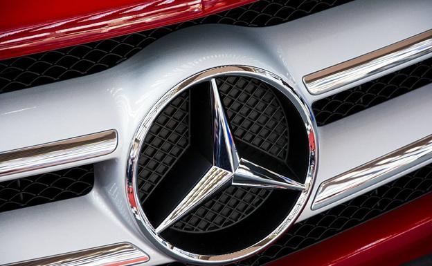 Dos acusados por vender un Mercedes valorado en 16.920 euros por la mitad de su precio sin permiso del propietario