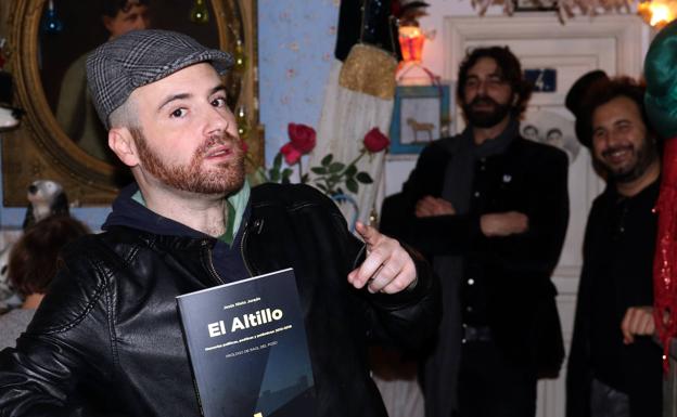 Jesús Nieto Jurado presenta sus tempranas memorias en 'El altillo'