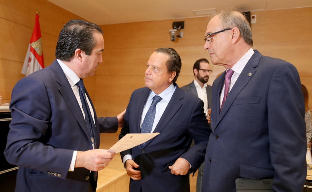 El escaño 82: Oídos sordos