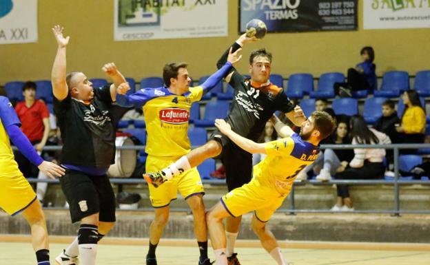 Gran remontada del BM Salamanca en la segunda mitad para acercarse a los grandes (31-27)