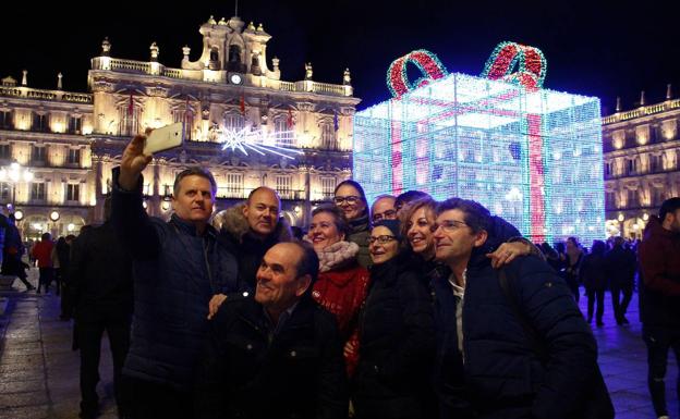 La iluminación navideña de 2019 añade un árbol cónico de 11 metros en Santa Eulalia