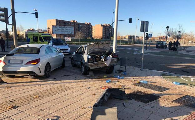 Un herido en la colisión entre dos turismos en Valladolid