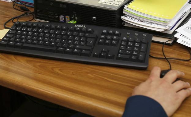 Ofrecía diversos servicios por Internet con datos de contacto del domicilio de dos vecinas en La Rondilla